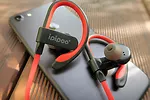 Optoma iL98BL Red by AWEI douszne sportowe słuchawki bezprzewodowe Bluetooth 4.2 | zaczepy zauszne | potoodporne | mikrofon