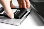 Ramka montażowa SSD/HDD do napędu CD/DVD/Blu-ray, SATA na SATA III, 12,7mm