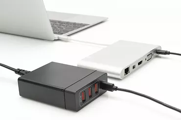 Digitus Uniwersalna 4-portowa ładowarka sieciowa 240V USB Typ C (5-20V/3A/60W) 3xUSB A (5V/2.4A) PD czarna