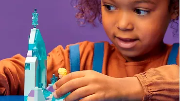 LEGO Disney Princess 43199 Dziedziniec zamku Elzy