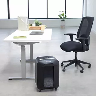Fellowes Niszczarka LX85 P-4 ścinki 4x40mm