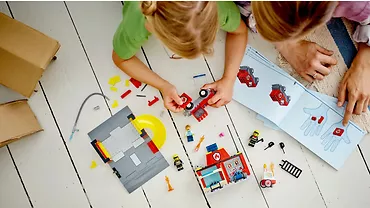 LEGO City 60375 Remiza strażacka i wóz strażacki