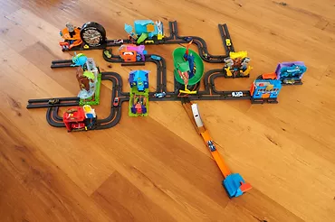Hot Wheels Tor Zestaw tematyczny Atak Nietoperza City