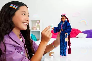 Mattel Lalka Barbie Extra bordowe włosy niebieski garnitur