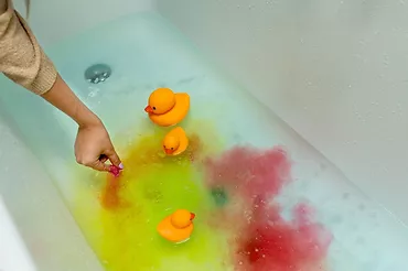 Hencz Toys Kaczki do kąpieli z tabletkami barwiącymi wodę