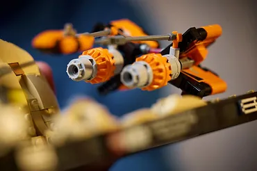 LEGO Klocki Star Wars 75380 Diorama: Wyścig ścigaczy w Mos Espa