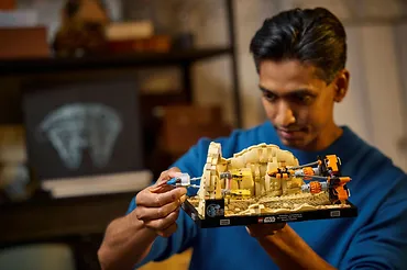 LEGO Klocki Star Wars 75380 Diorama: Wyścig ścigaczy w Mos Espa