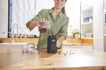 BLACK & DECKER Młynek do kawy BXCG150E