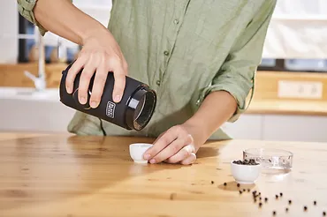 BLACK & DECKER Młynek do kawy BXCG150E
