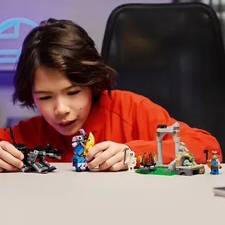 LEGO Klocki Fortnite 77075 Skórek i Iskra oraz obóz