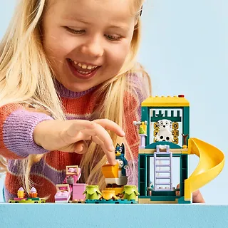 LEGO Klocki Bluey 11201 Blue i Łatka na placu zabaw