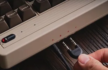 8BitDo Mechanical Keyboard - C64 Ed.