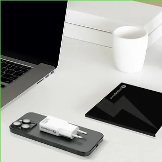 everActive Ładowarka sieciowa SUPER SLIM QC 3.0 30W 1XUSB 1XUSB-C biała SC-380Q