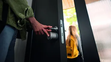 YALE HOME Inteligentny zamek L2 Lite Czarny 05/109100/MB