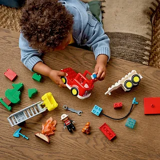 LEGO Klocki DUPLO 10473 W&oacute;z strażacki z wężem i strażakiem