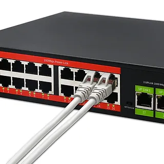 Qoltec Przełącznik sieciowy SWITCH FAST Ethernet PoE | 16x RJ45 10/100  Mb/s | 2x RJ45 Uplink 1000 Mb/s | 1x SFP 1000Mb/s