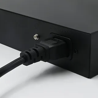 Qoltec Przełącznik sieciowy SWITCH FAST Ethernet PoE | 8x RJ45 |  2x RJ45 Uplink | 120W | 10/100 Mb/s