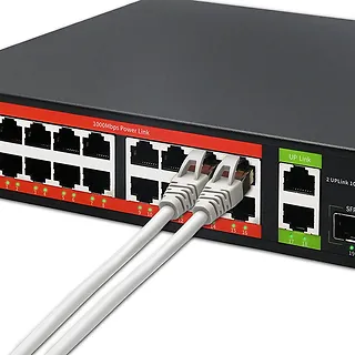 Qoltec Przełącznik sieciowy SWITCH Gigabit Ethernet PoE | 16x RJ45 | 2x RJ45 Uplink | 2x SFP | 1000 Mb/s
