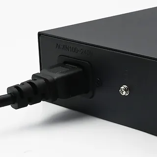 Qoltec Przełącznik sieciowy SWITCH Gigabit Ethernet PoE | 16x RJ45 | 2x SFP | 1000 Mb/s