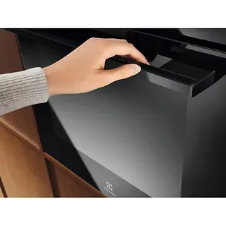 Electrolux Piekarnik SurroundCook LOF3H10K