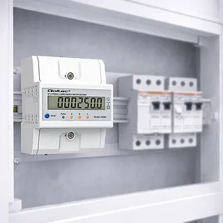 Qoltec Tr&oacute;jfazowy elektroniczny licznik z resetem | miernik zużycia energii na szynę DIN | 400V | 100A | LCD | LED | 4P