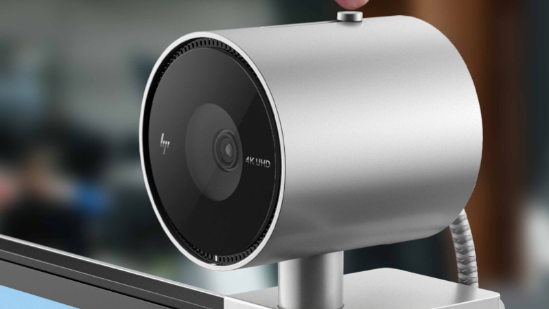 Kamera internetowa HP 950 4C9Q2AA na monitorze