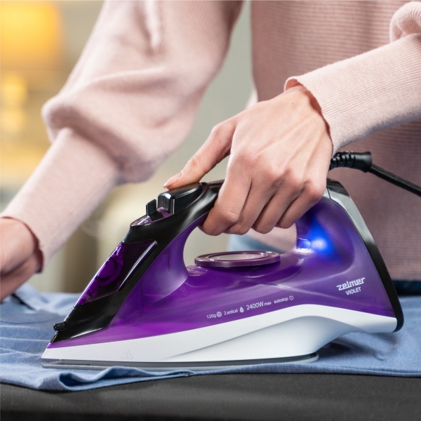 Prasowanie ubrań żelazkiem Zelmer ZIR2600